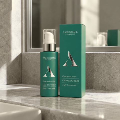 Butelka i opakowanie kremu-maski na noc AWESOME COSMETICS EXO+NOURISH w odcieniu turkusowym, ustawione na kamiennej łazienkowej półce w ciepłym, jesiennym świetle.